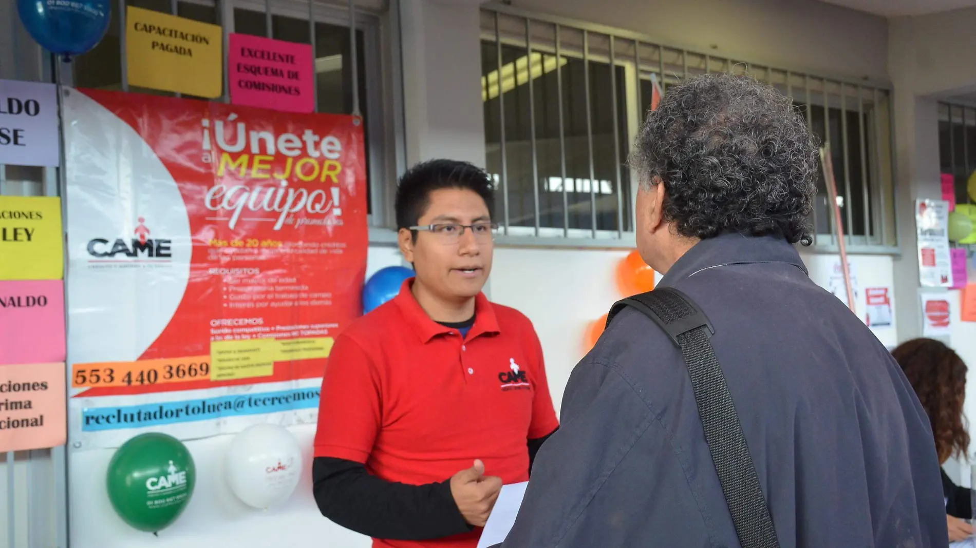 En cada feria del empleo se trata que haya oferta laboral para todas las personas.  Foto Luis Luévanos.